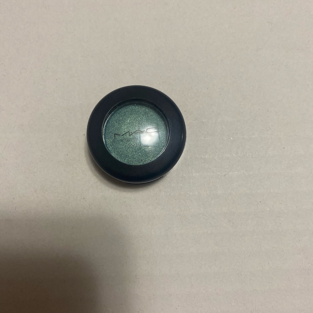 Mac Green pigmentation eyeshadow. Such a beautiful color never used.